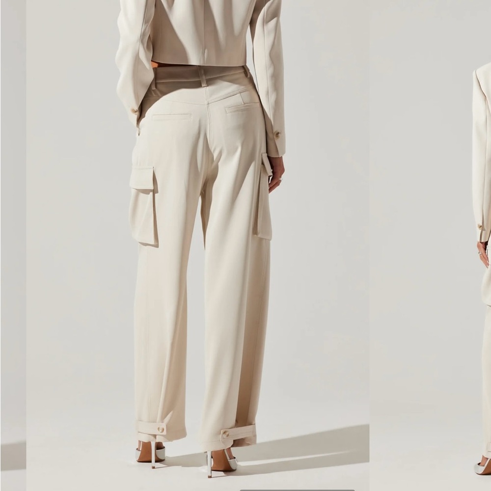 HIGH WAISTED CARGO PANTS